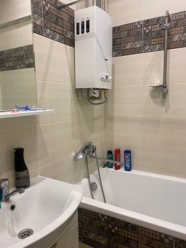 2-к квартира, 1/4 эт., 53м²